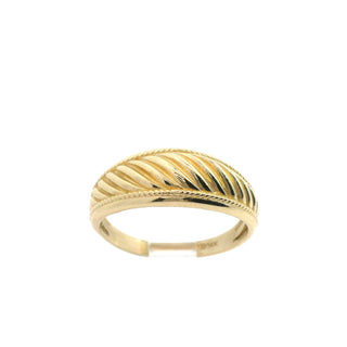 Elegant Bold Ring with Design