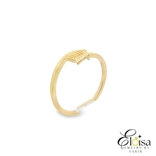 Elegant Gold Arrow Ring